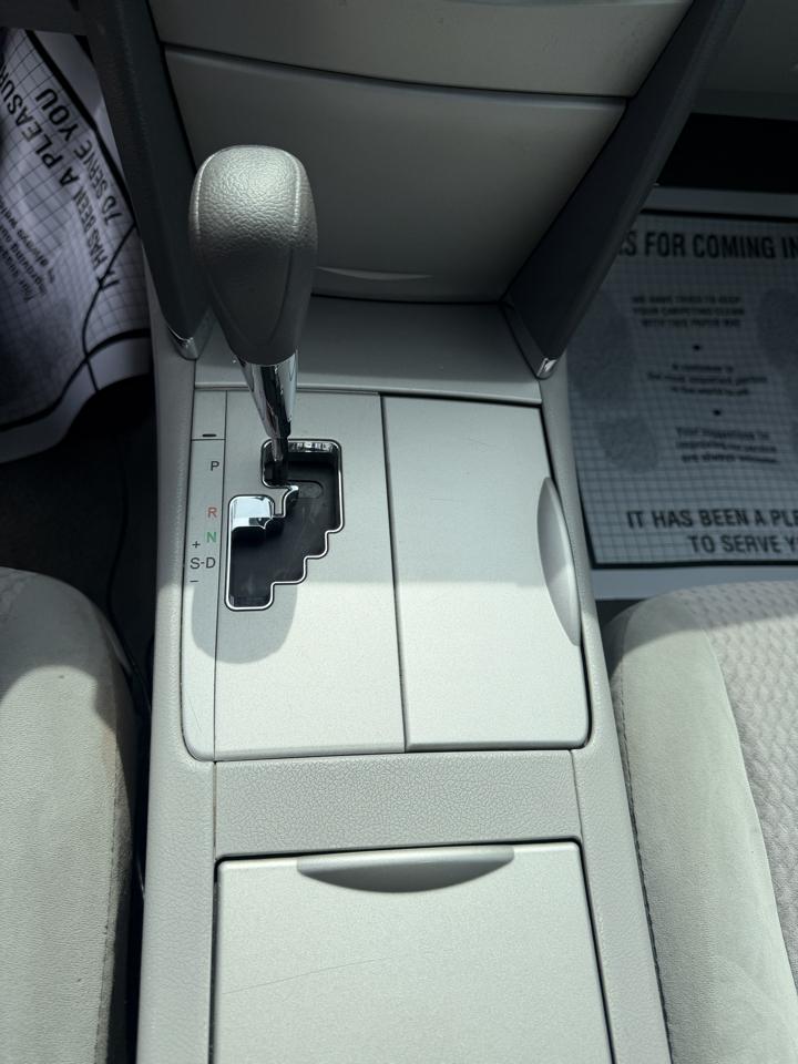 Toyota Camry Base 6-Spd AT 2011