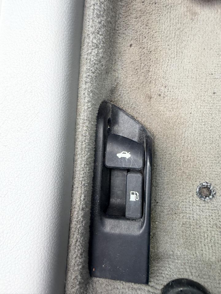Toyota Camry Base 6-Spd AT 2011