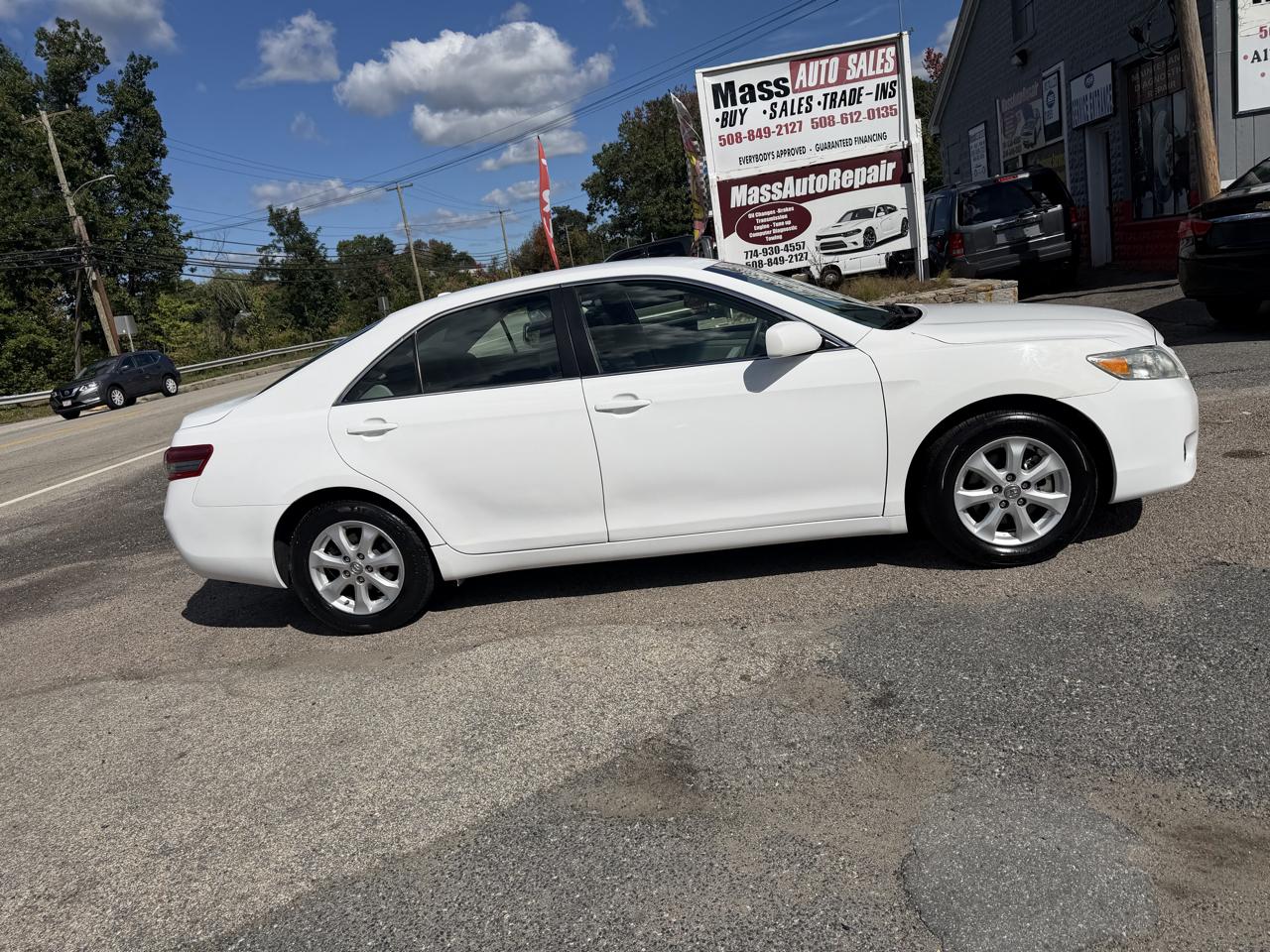 Toyota Camry Base 6-Spd AT 2011