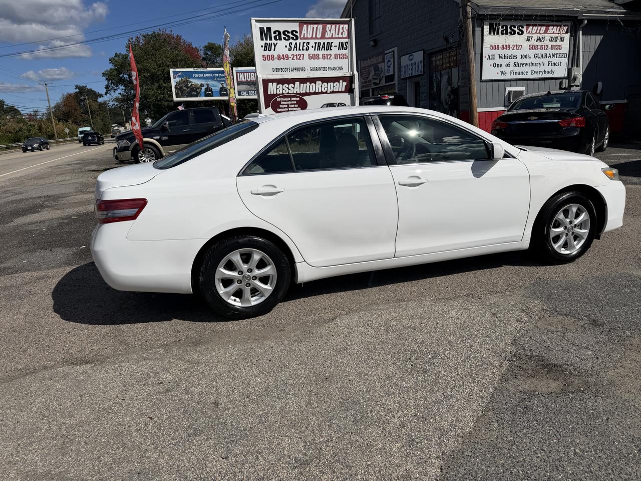 Toyota Camry Base 6-Spd AT 2011