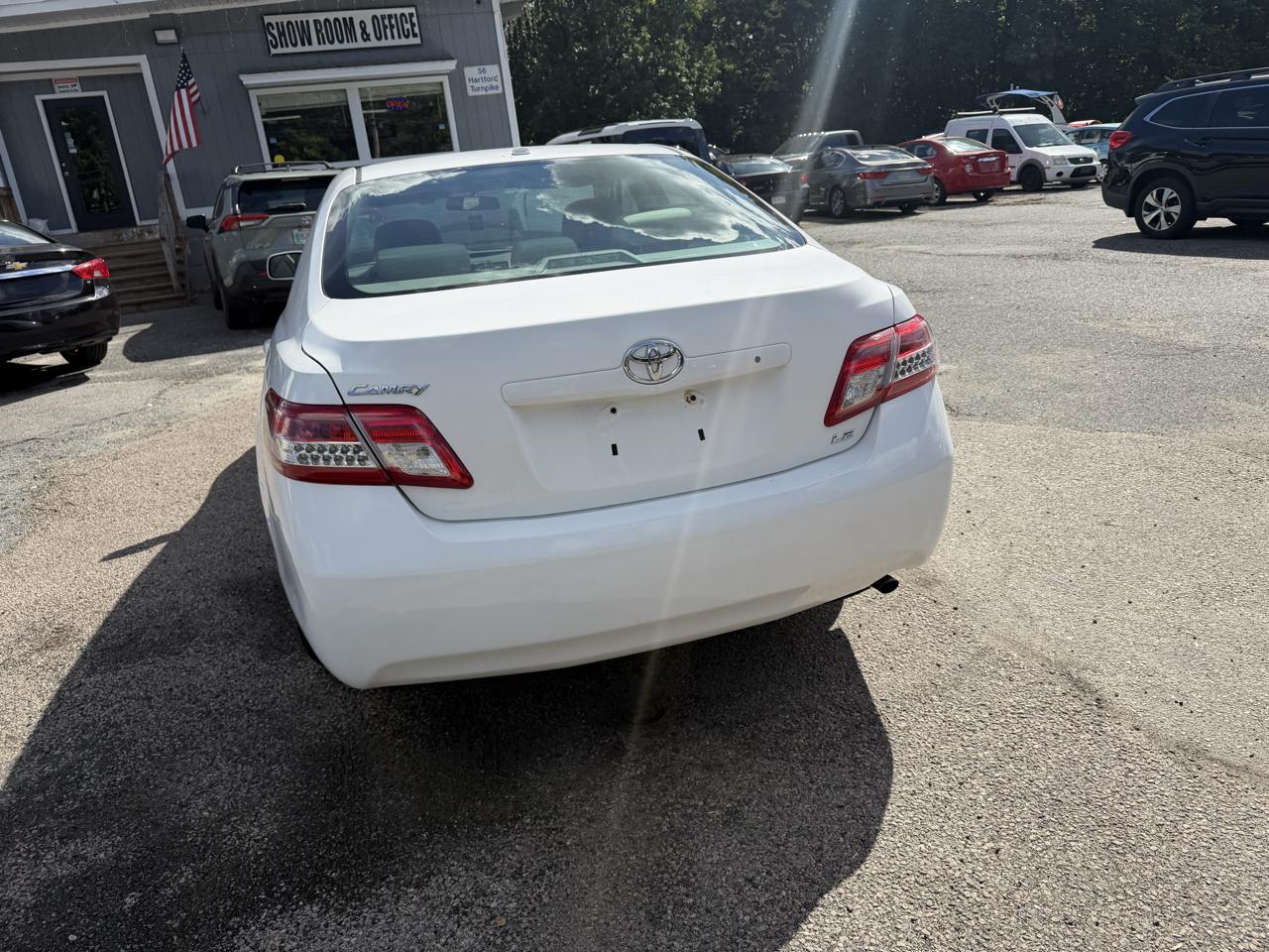 Toyota Camry Base 6-Spd AT 2011
