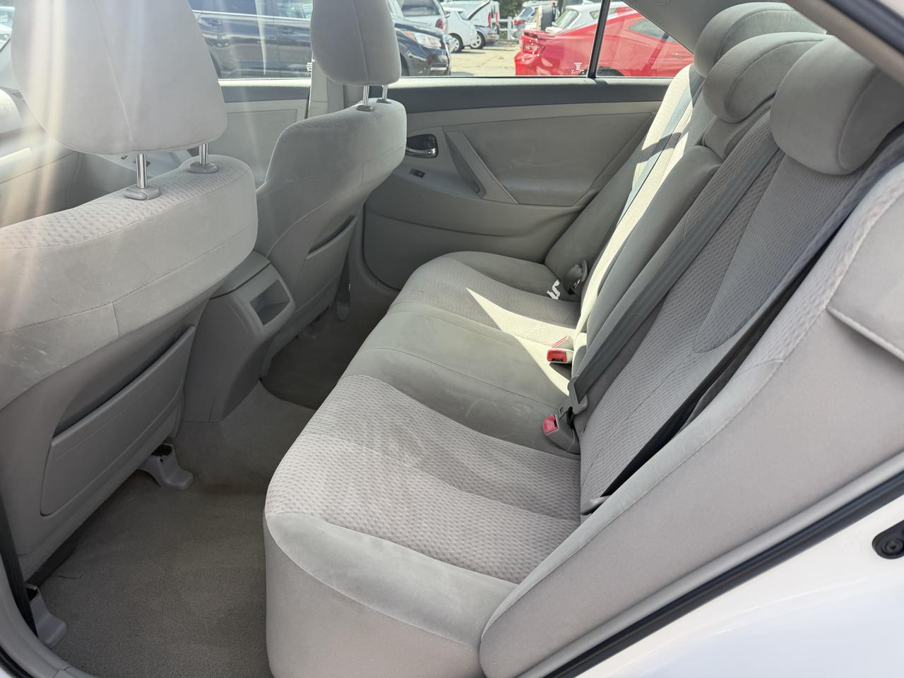 Toyota Camry Base 6-Spd AT 2011