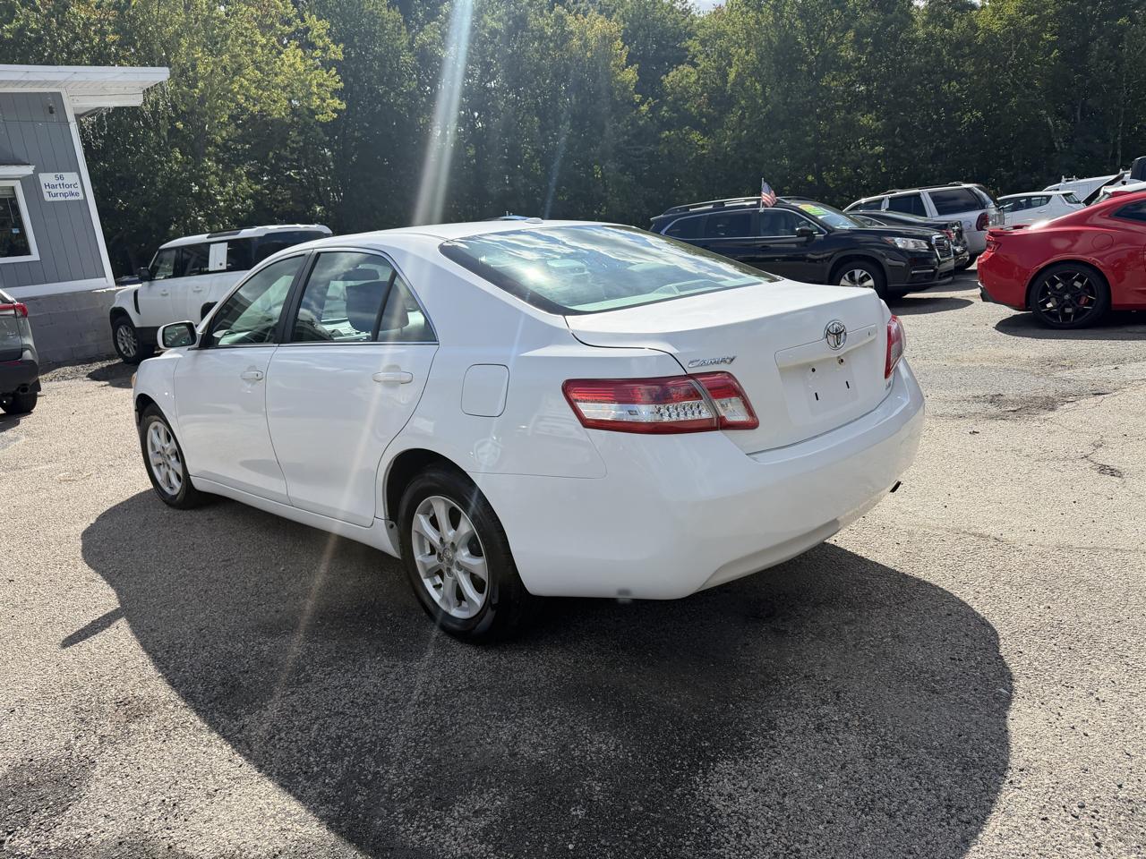 Toyota Camry Base 6-Spd AT 2011