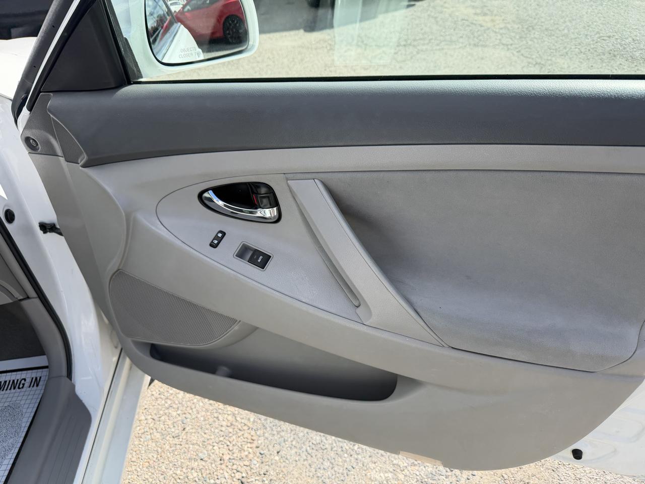 Toyota Camry Base 6-Spd AT 2011