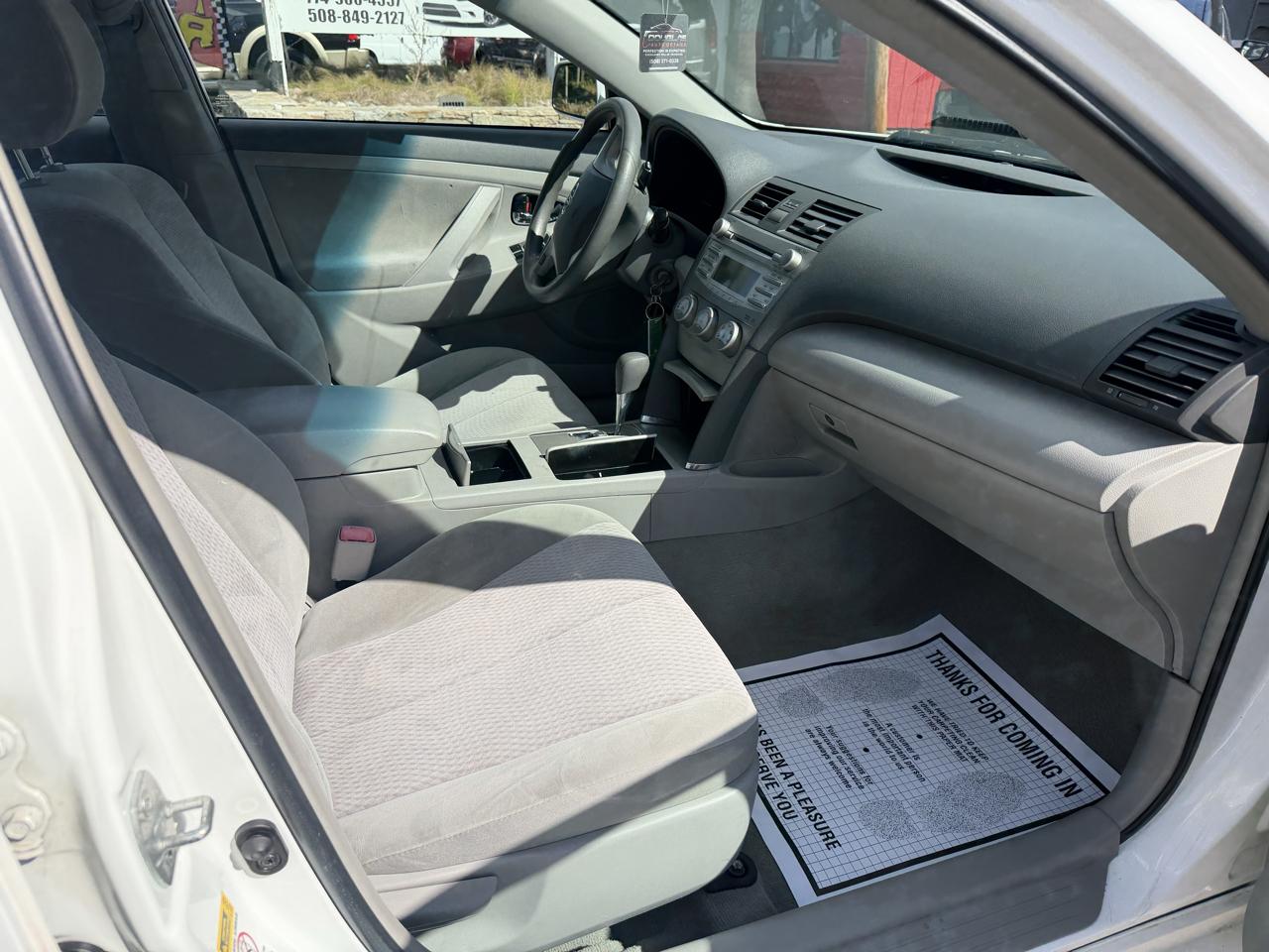Toyota Camry Base 6-Spd AT 2011