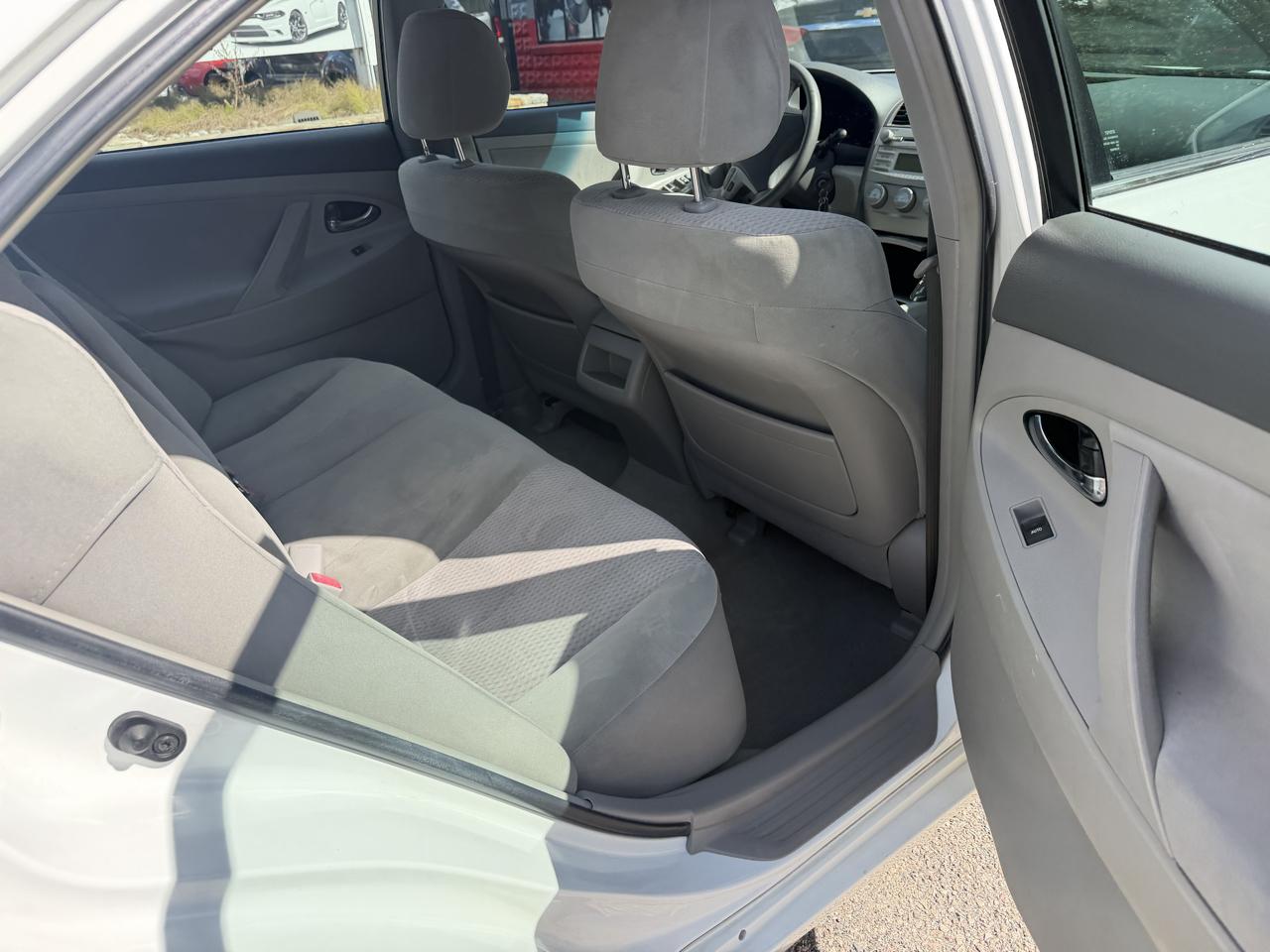 Toyota Camry Base 6-Spd AT 2011