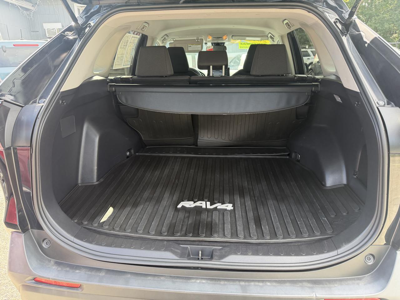 Toyota RAV4 LE AWD 2019
