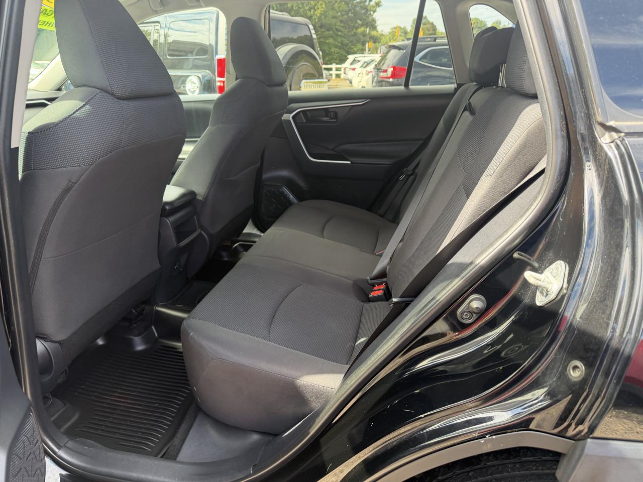 Toyota RAV4 LE AWD 2019
