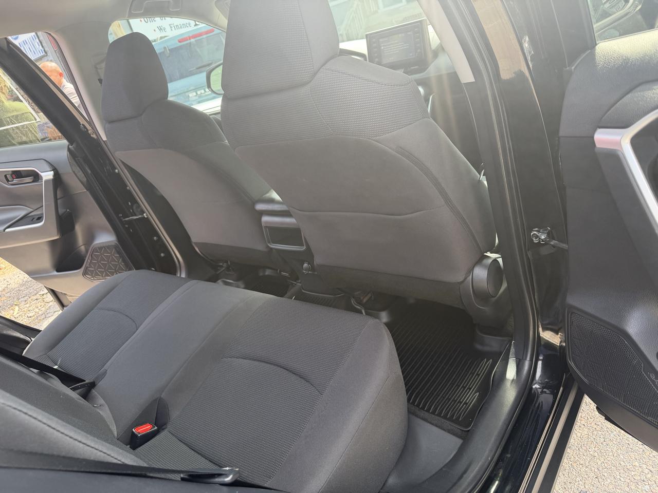 Toyota RAV4 LE AWD 2019