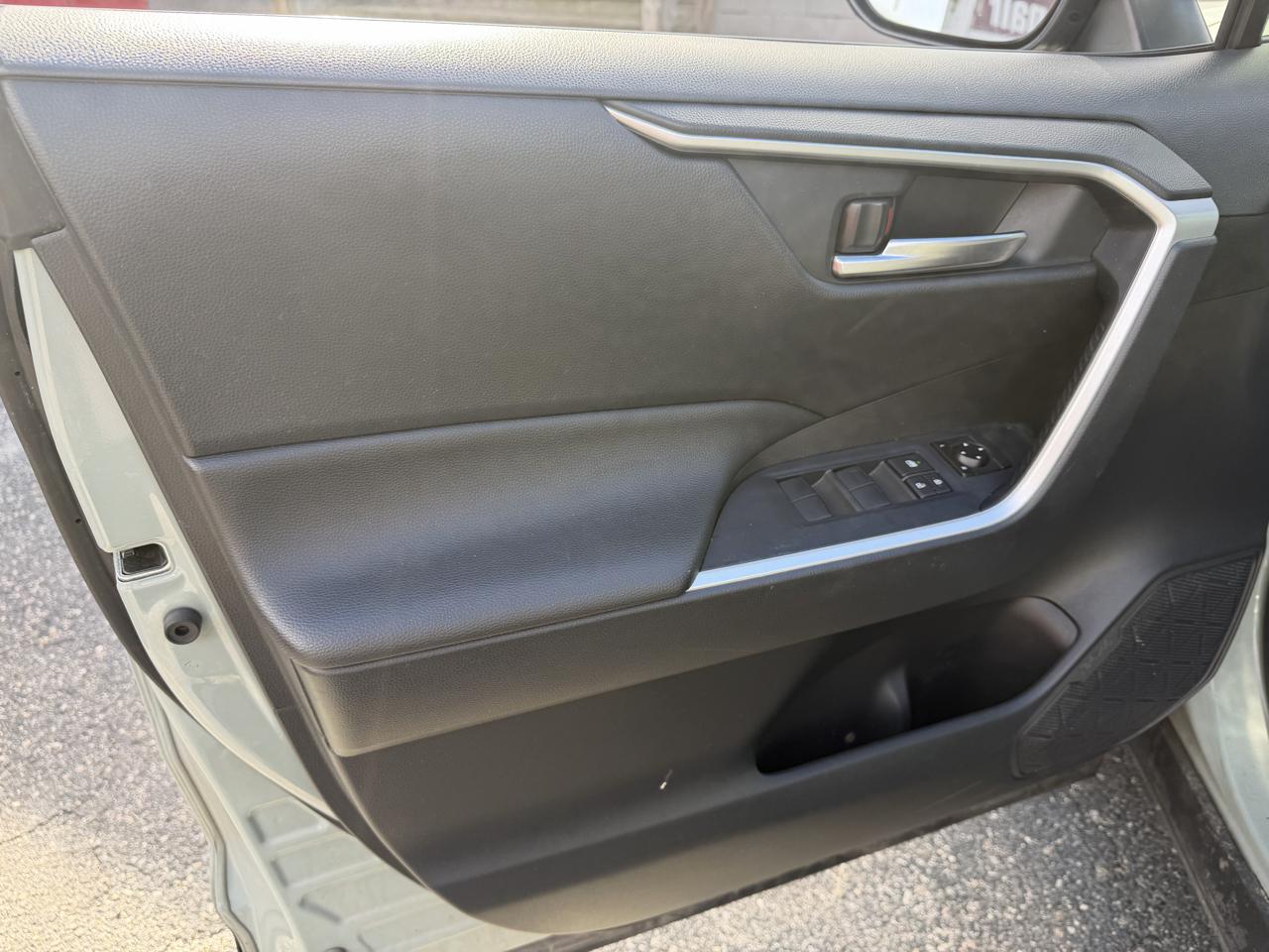 Toyota RAV4 XLE AWD 2019