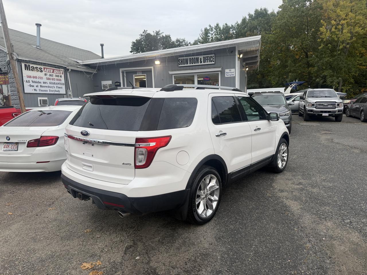 Ford Explorer photo 3