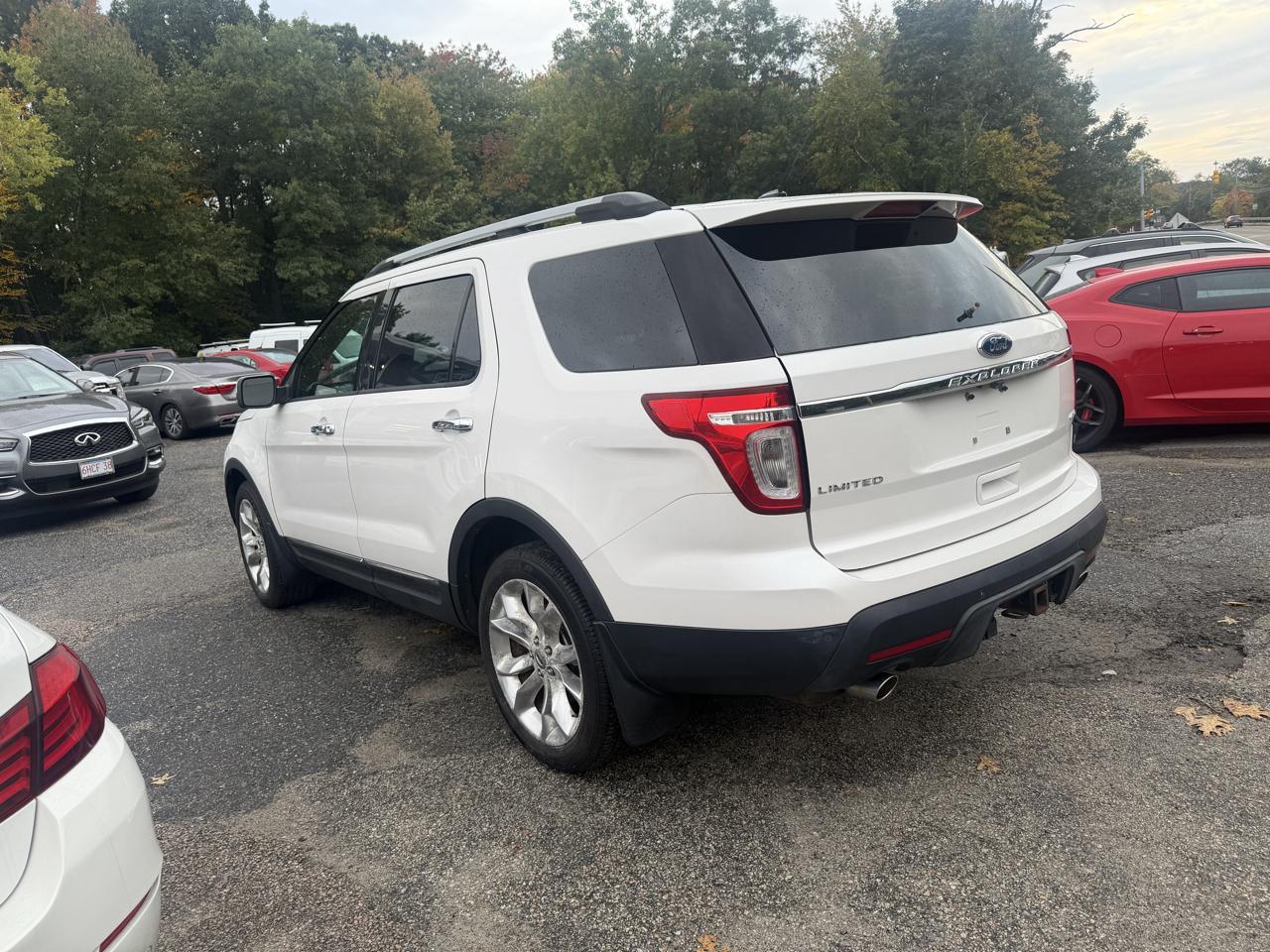 Ford Explorer photo 9