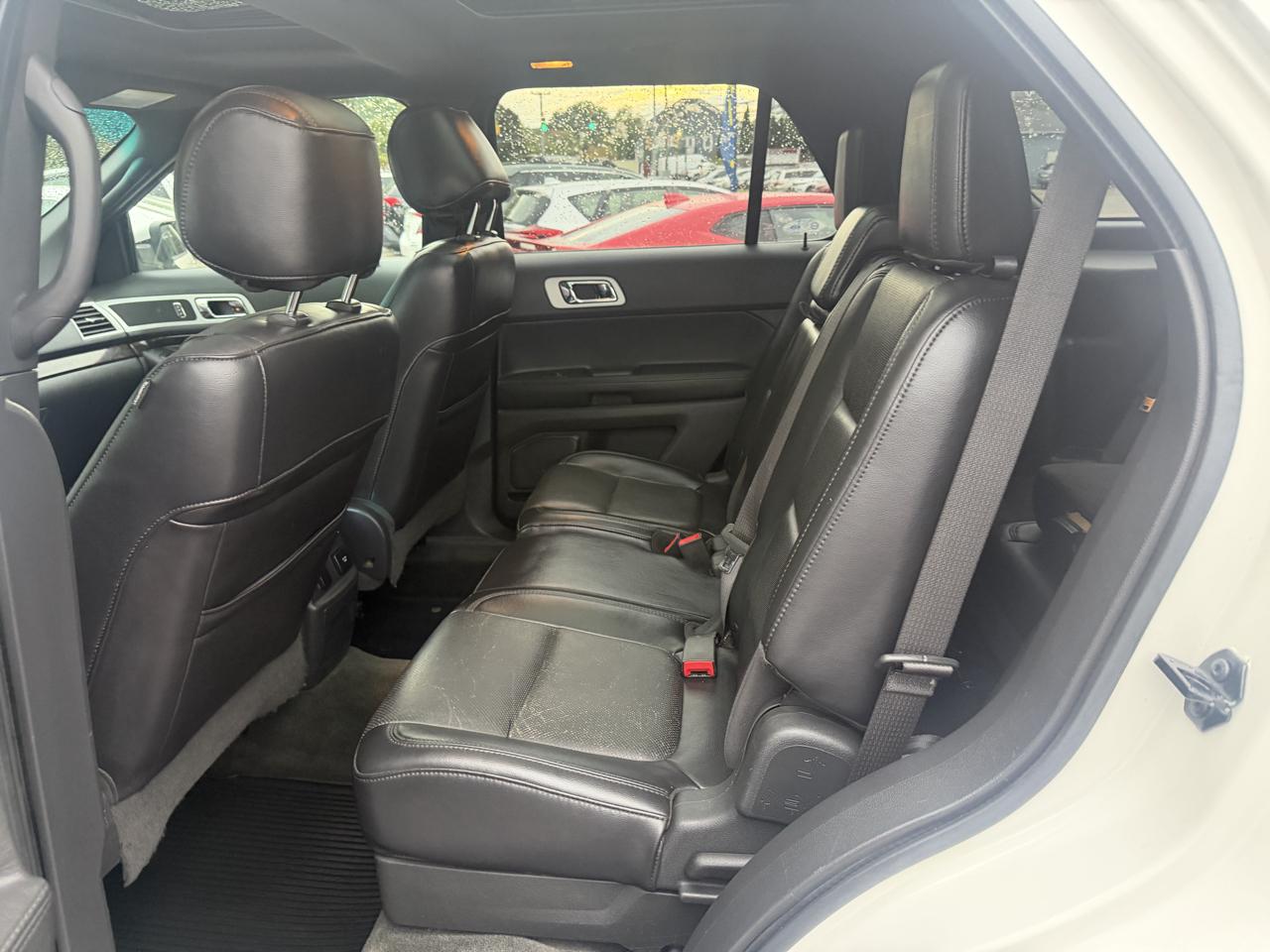 Ford Explorer photo 11