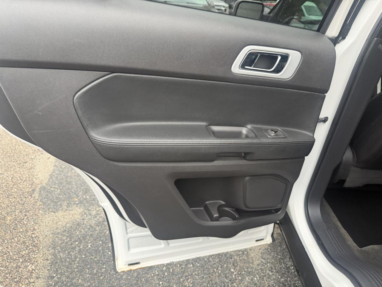 Ford Explorer photo 15