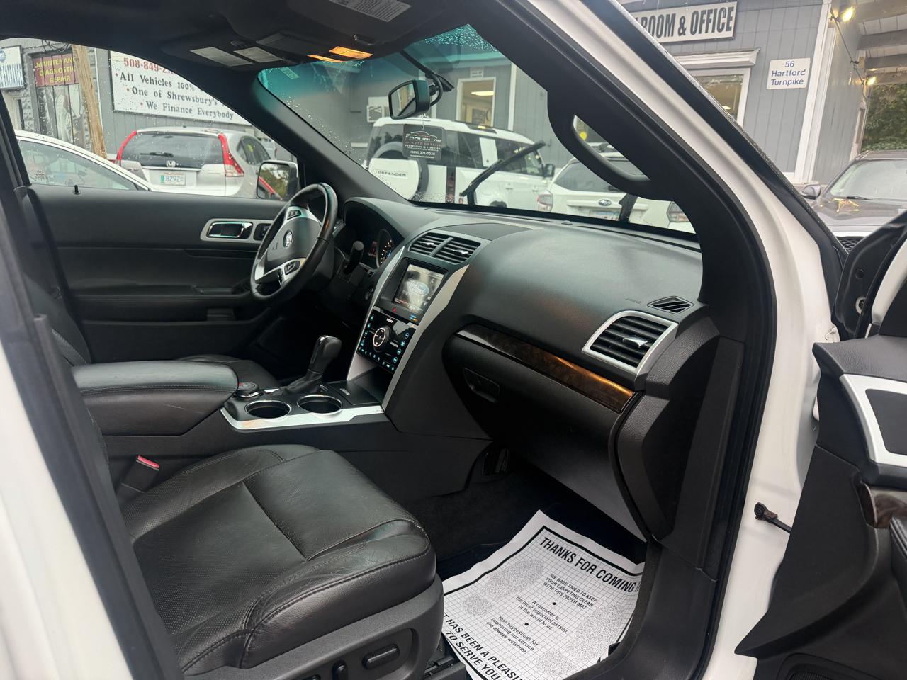 Ford Explorer photo 17