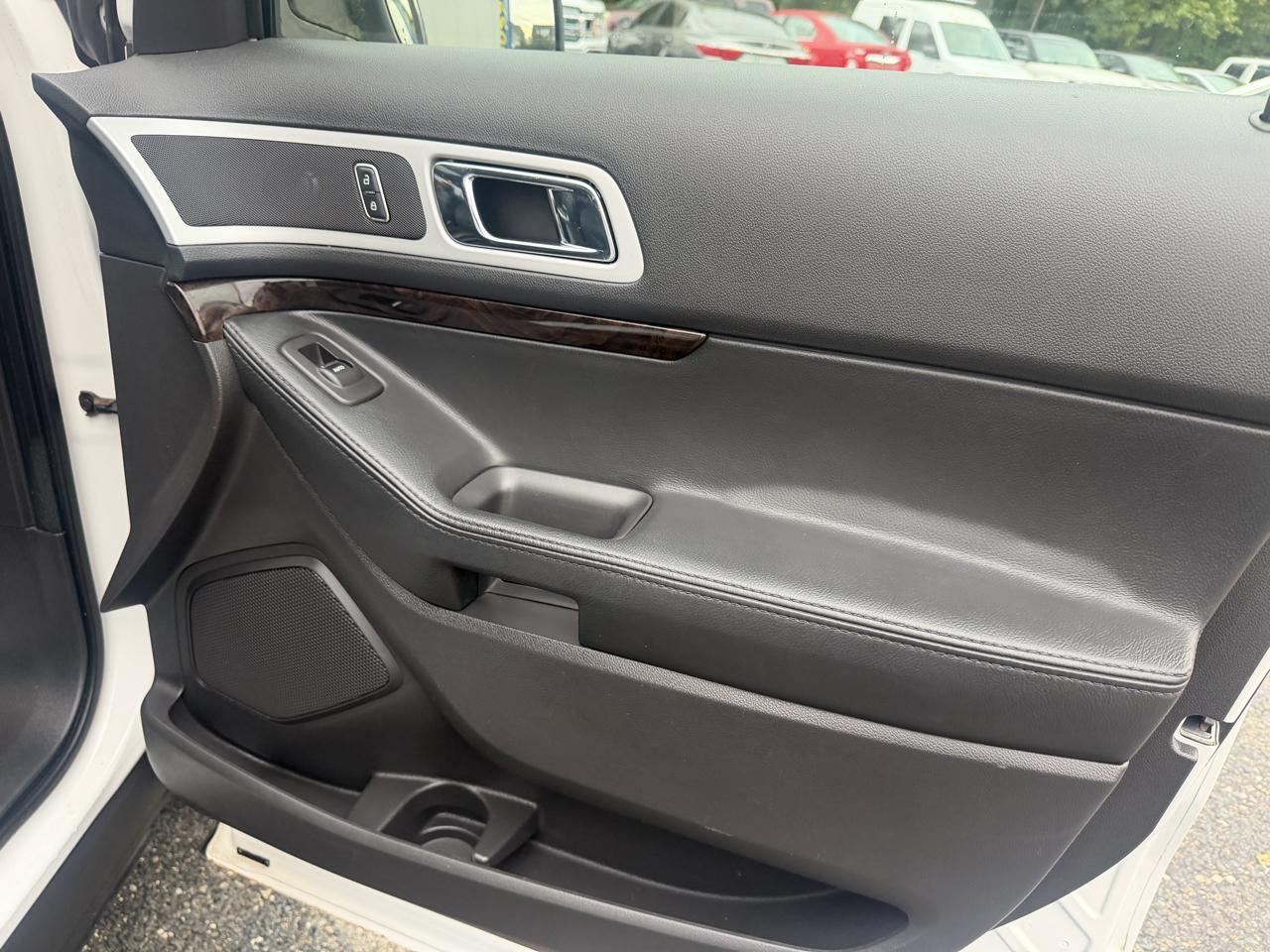 Ford Explorer photo 18