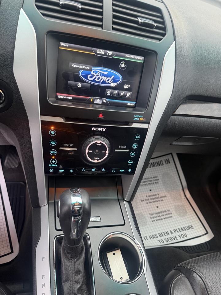 Ford Explorer photo 27
