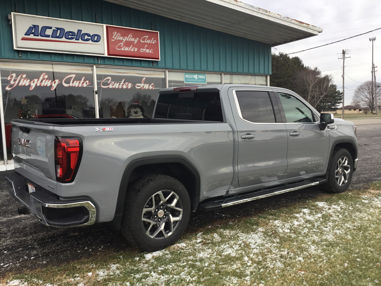 GMC Sierra 1500 4WD Crew Cab 157" SLE 2024