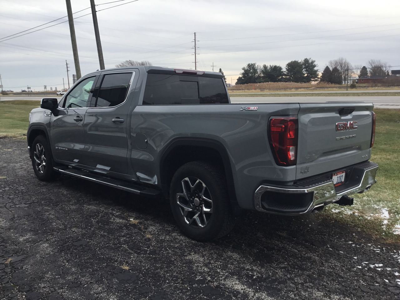 GMC Sierra 1500 4WD Crew Cab 157" SLE 2024