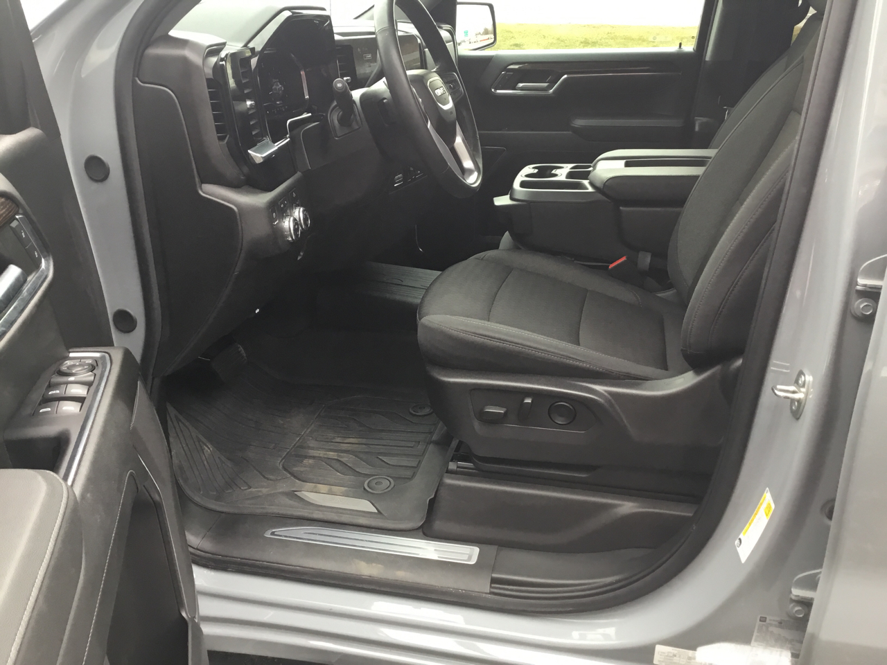 GMC Sierra 1500 4WD Crew Cab 157" SLE 2024