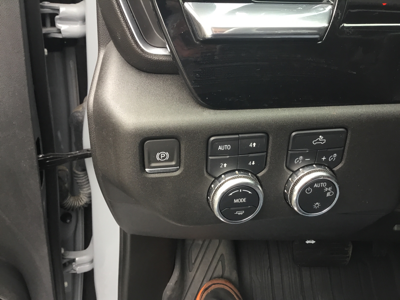 GMC Sierra 1500 4WD Crew Cab 157" SLE 2024