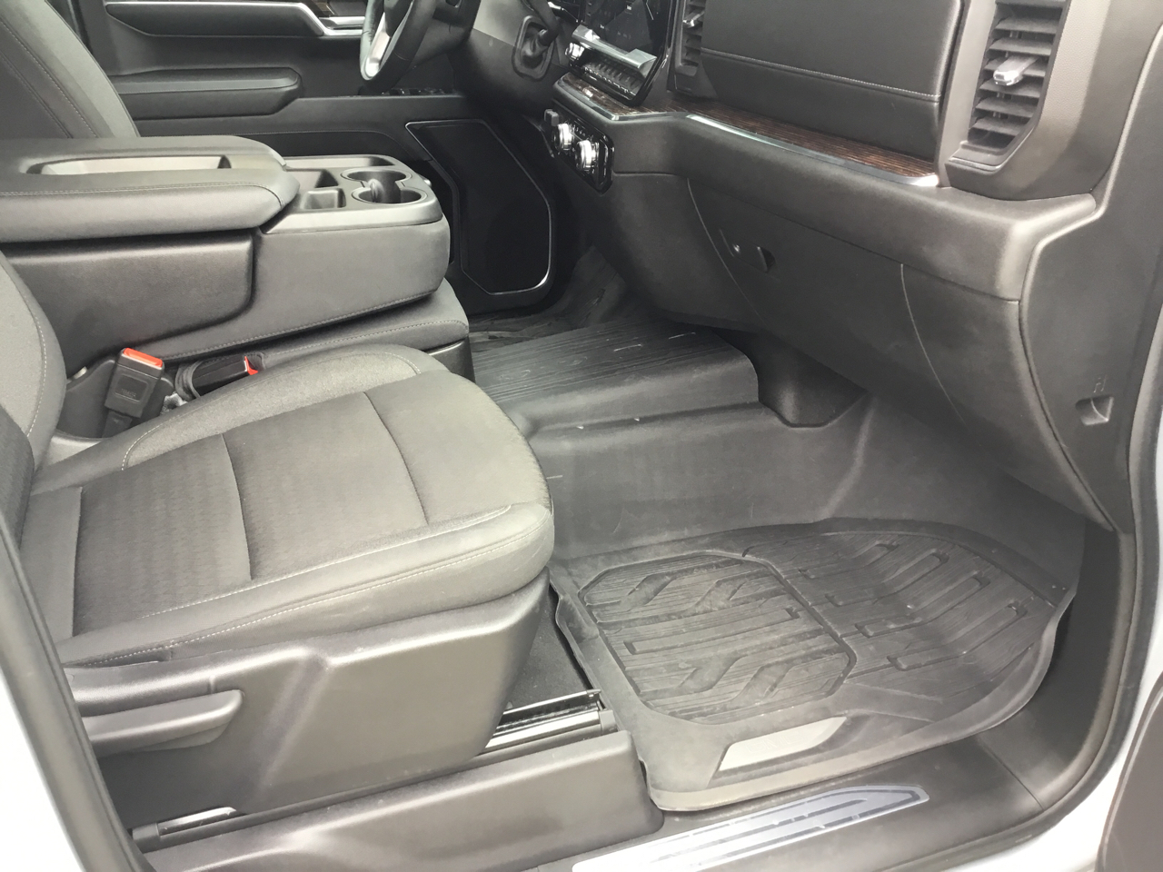 GMC Sierra 1500 4WD Crew Cab 157" SLE 2024