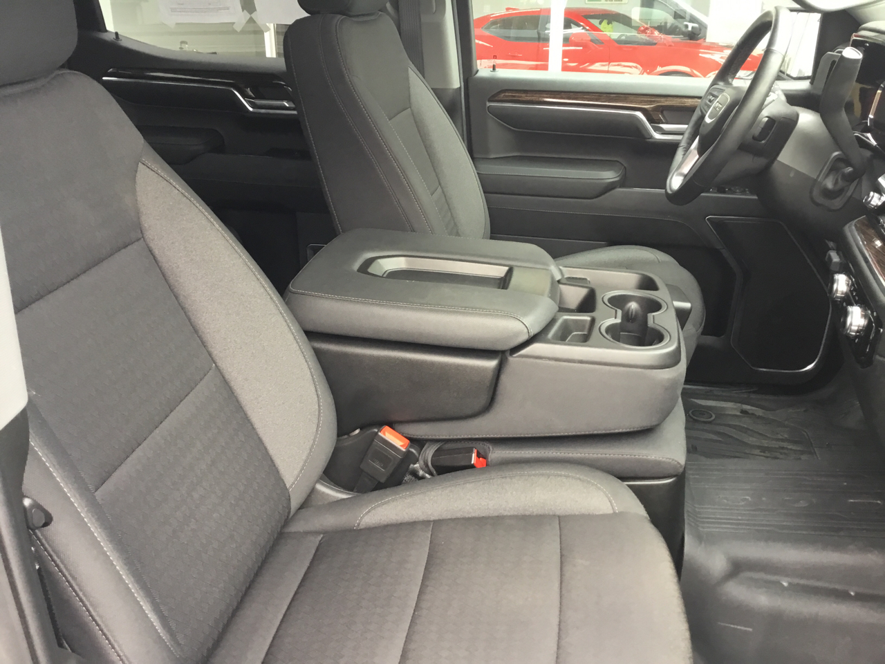 GMC Sierra 1500 4WD Crew Cab 157" SLE 2024