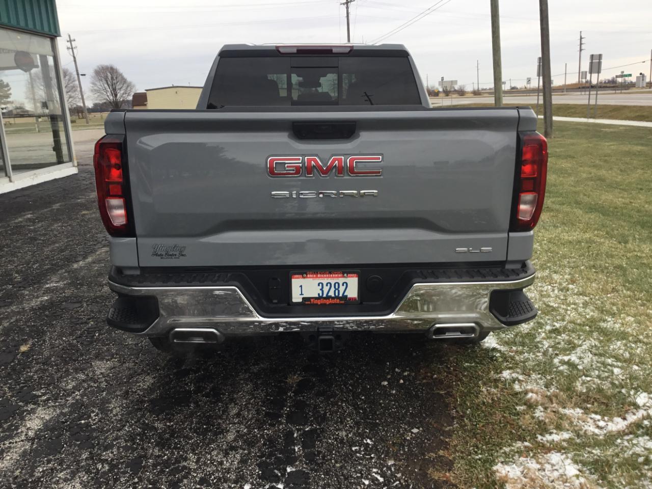 GMC Sierra 1500 4WD Crew Cab 157" SLE 2024