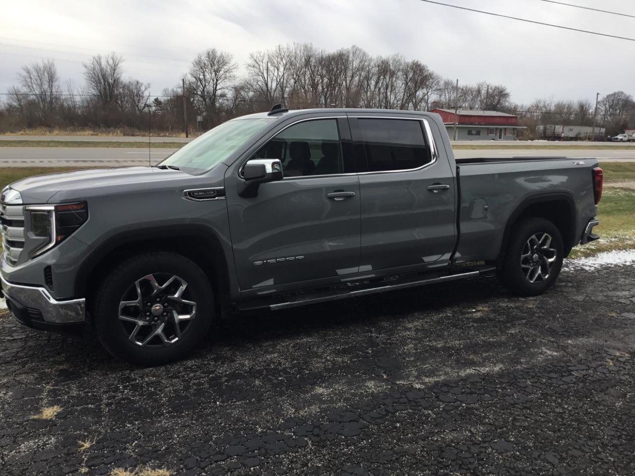 GMC Sierra 1500 4WD Crew Cab 157" SLE 2024
