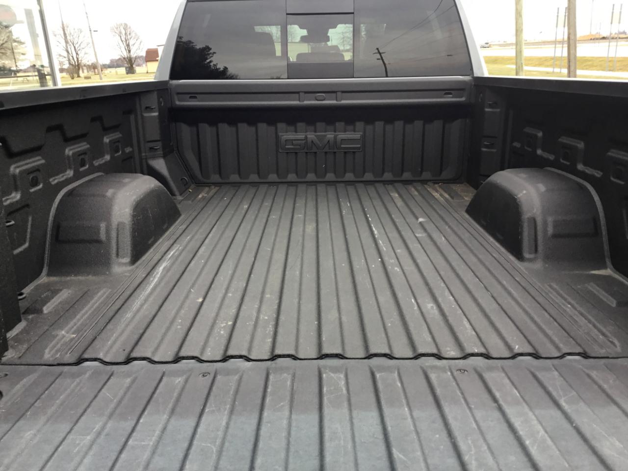GMC Sierra 1500 4WD Crew Cab 157" SLE 2024
