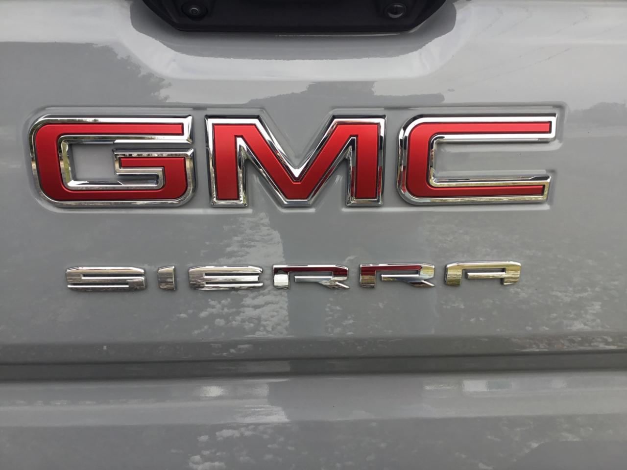 GMC Sierra 1500 4WD Crew Cab 157" SLE 2024