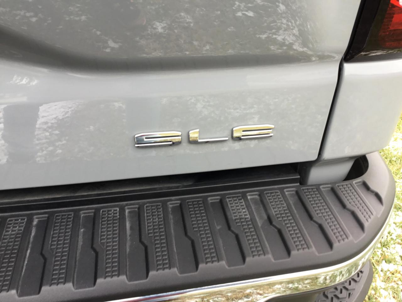 GMC Sierra 1500 4WD Crew Cab 157" SLE 2024