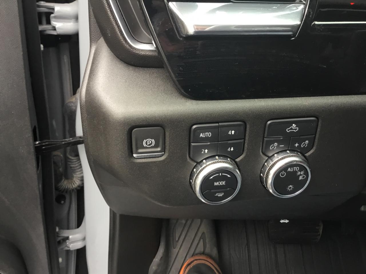 GMC Sierra 1500 4WD Crew Cab 157" SLE 2024