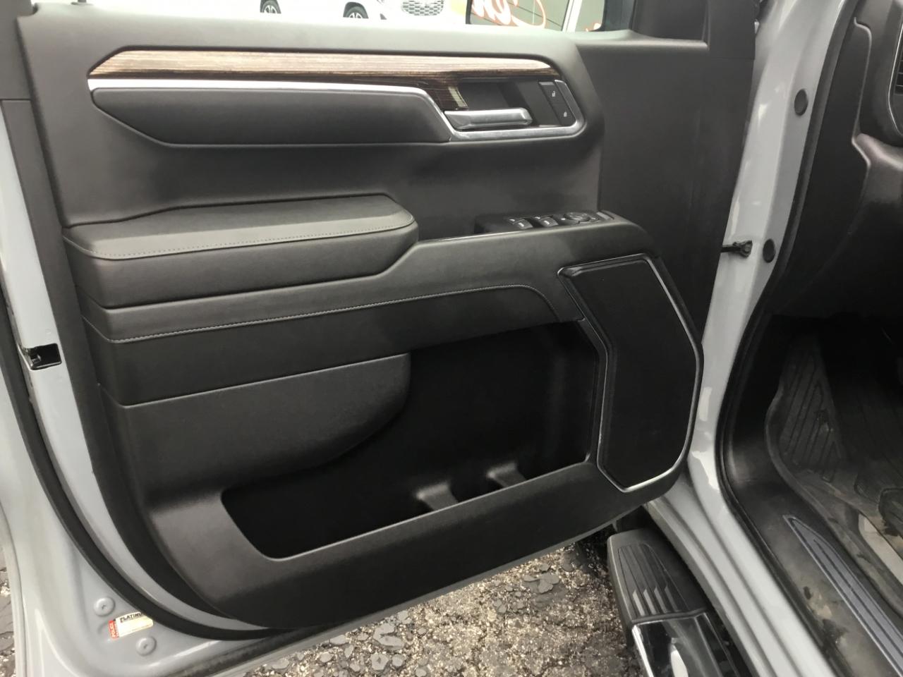 GMC Sierra 1500 4WD Crew Cab 157" SLE 2024