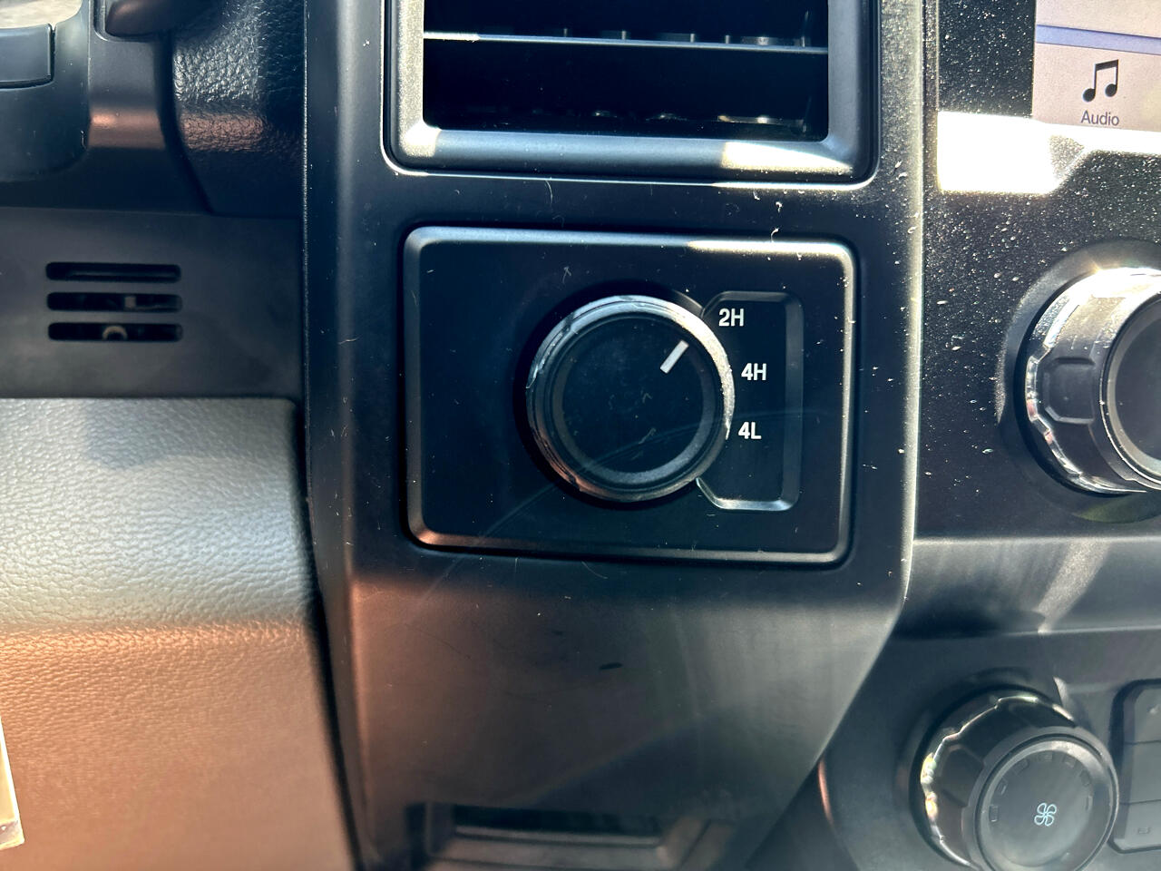 Ford F-150 XL SuperCab 6.5-ft. Bed 4WD 2019 Ford F-150 XL SuperCab 6.5-ft. Bed 4WD 2019