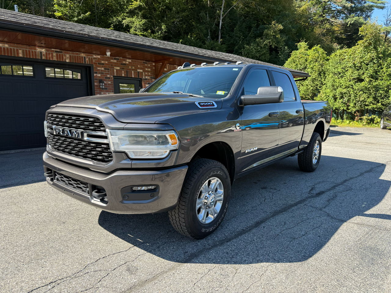 RAM 3500 Big Horn Crew Cab SWB 4WD 2022 RAM 3500 Big Horn Crew Cab SWB 4WD 2022