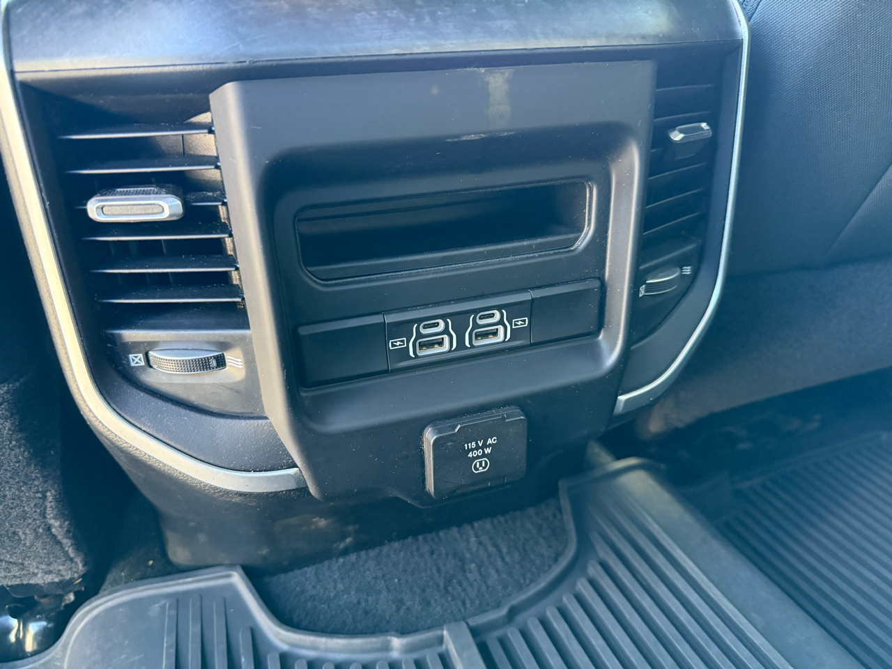 RAM 3500 Big Horn Crew Cab SWB 4WD 2022 RAM 3500 Big Horn Crew Cab SWB 4WD 2022