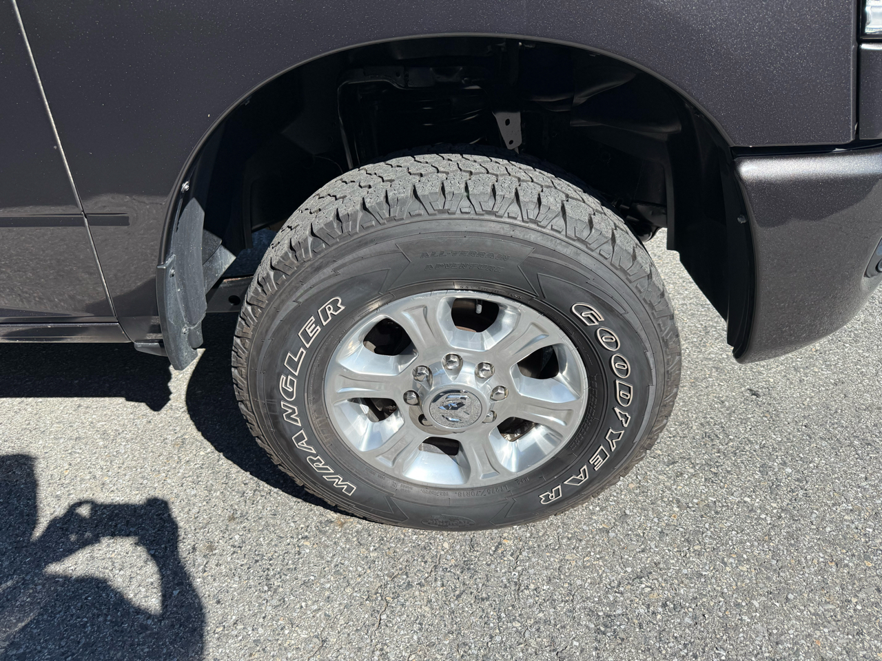 RAM 3500 Big Horn Crew Cab SWB 4WD 2022 RAM 3500 Big Horn Crew Cab SWB 4WD 2022