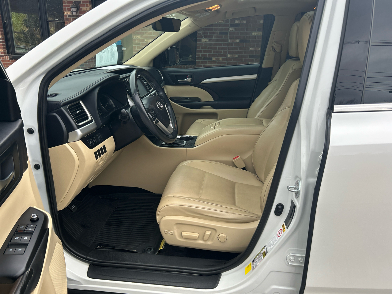 2019 Toyota Highlander SE XLE photo 3