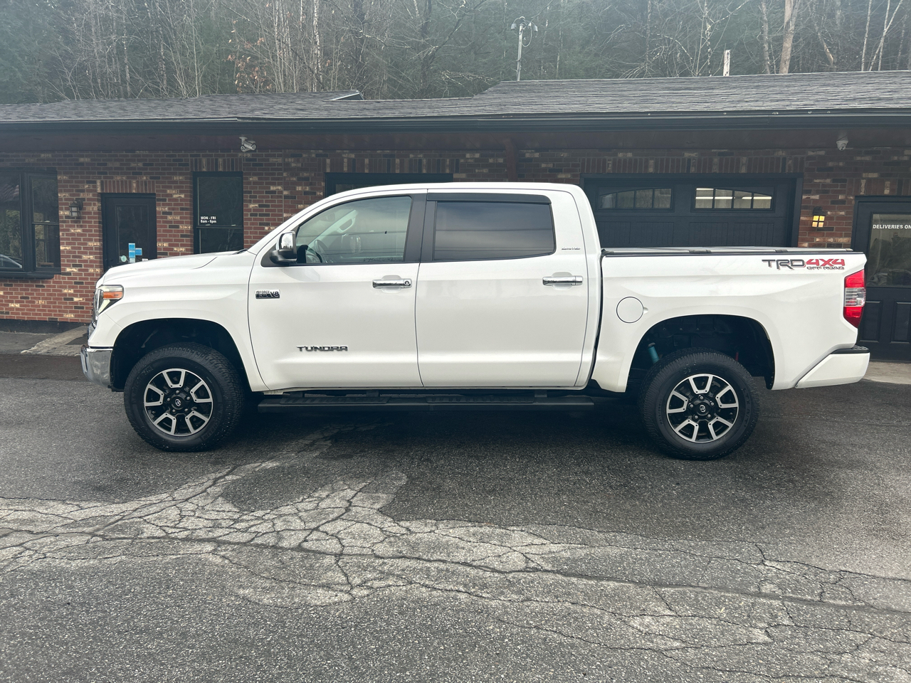 Toyota Tundra Limited 5.7L FFV CrewMax 4WD 2018
