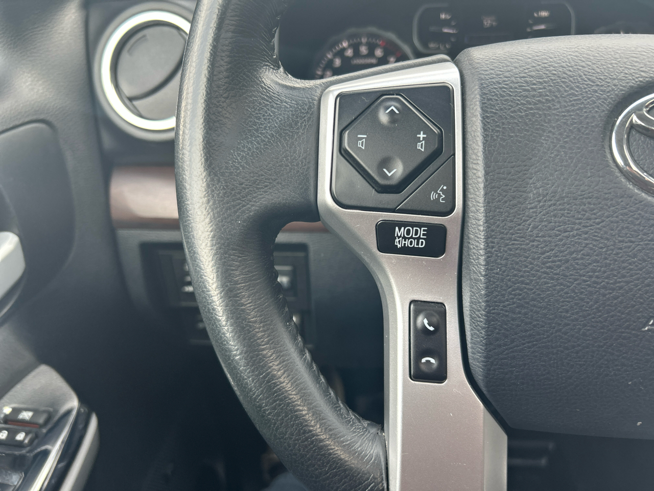 Toyota Tundra Limited 5.7L FFV CrewMax 4WD 2018