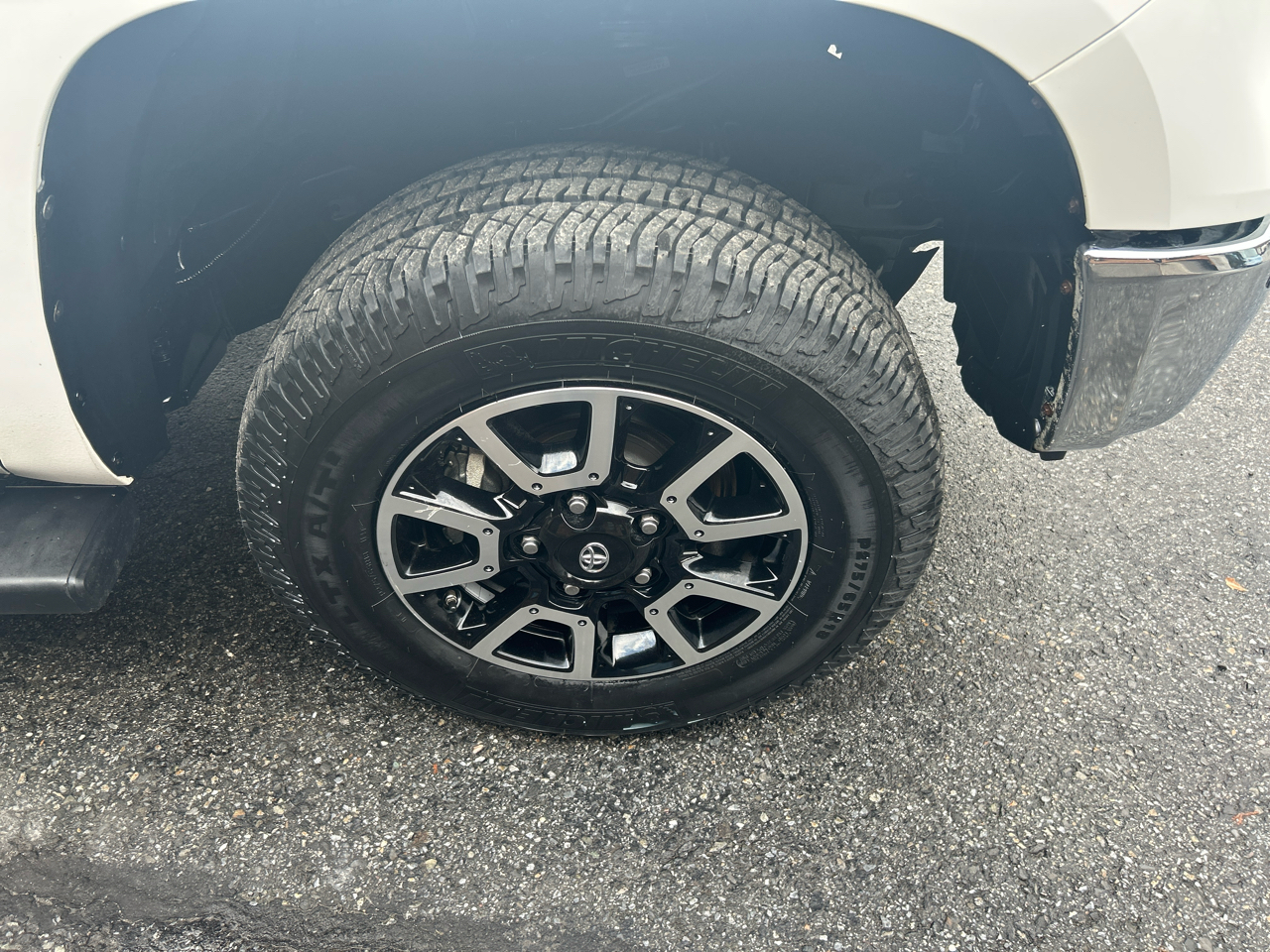 Toyota Tundra Limited 5.7L FFV CrewMax 4WD 2018