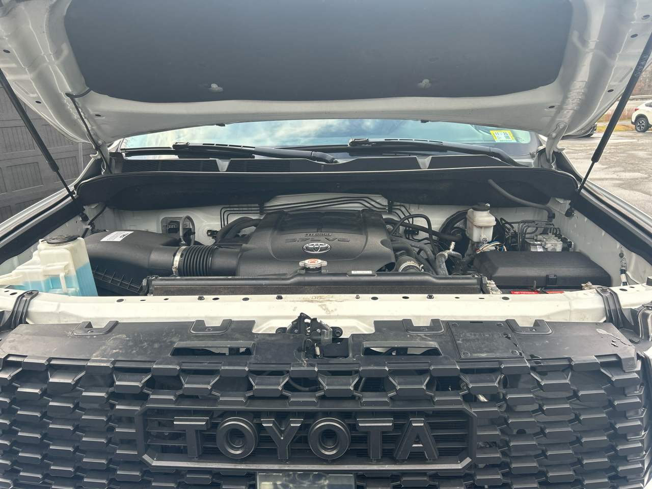 Toyota Tundra Limited 5.7L FFV CrewMax 4WD 2018