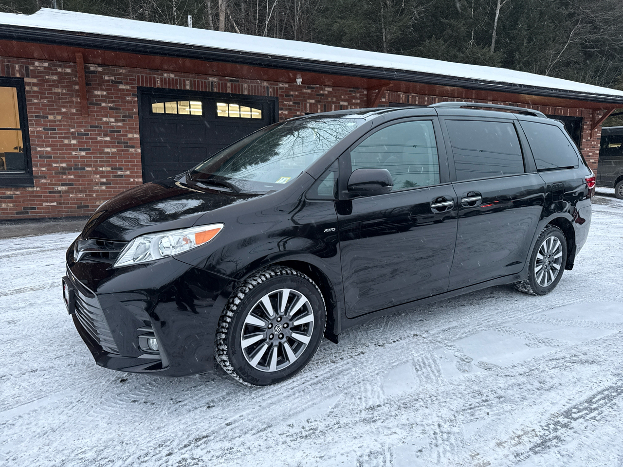 Toyota Sienna XLE 7-Passenger AWD 2020