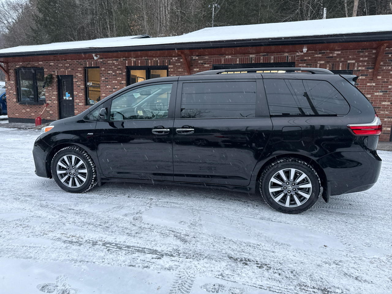 Toyota Sienna XLE 7-Passenger AWD 2020