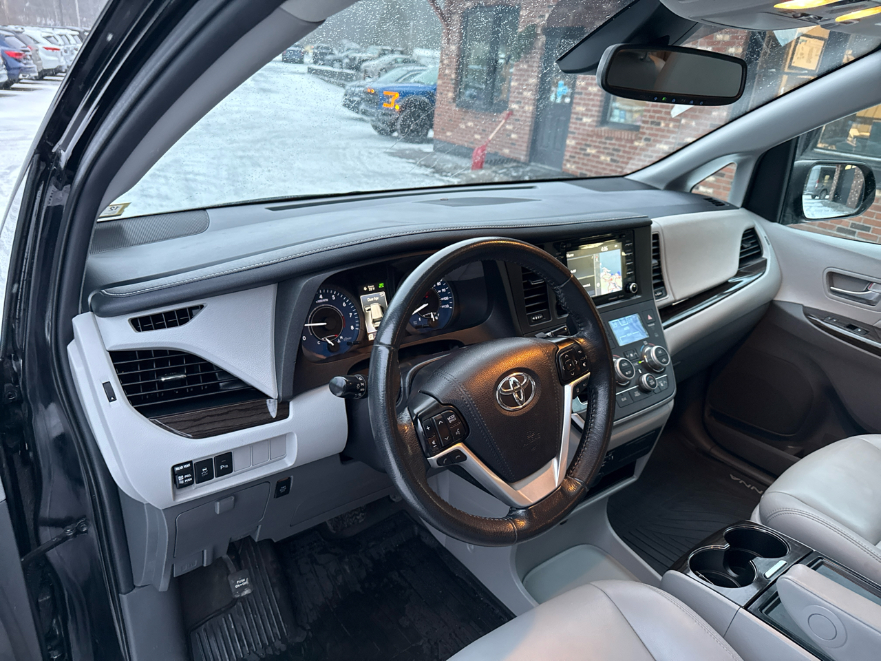 Toyota Sienna XLE 7-Passenger AWD 2020