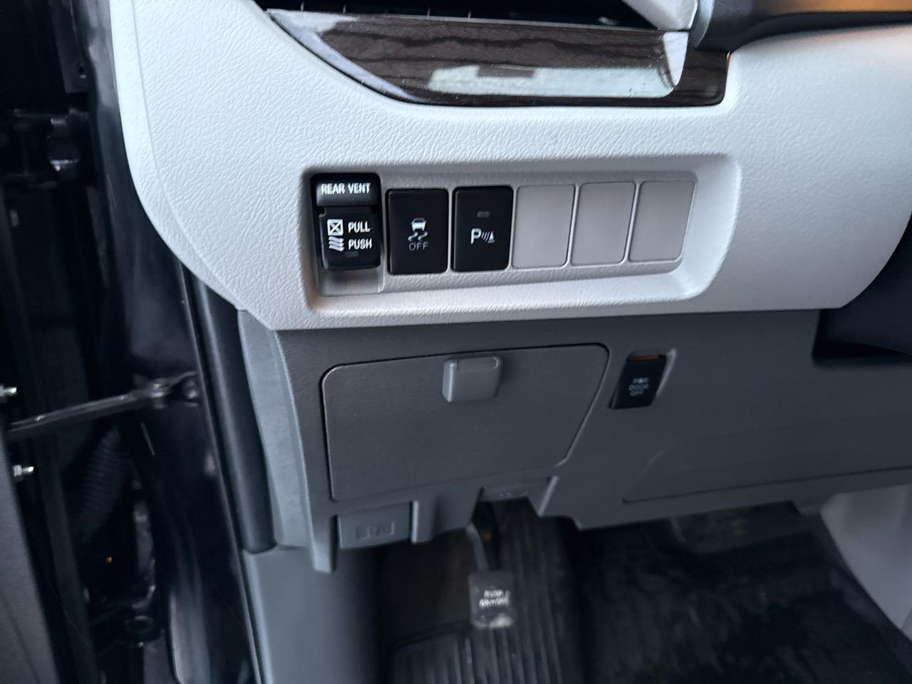 Toyota Sienna XLE 7-Passenger AWD 2020