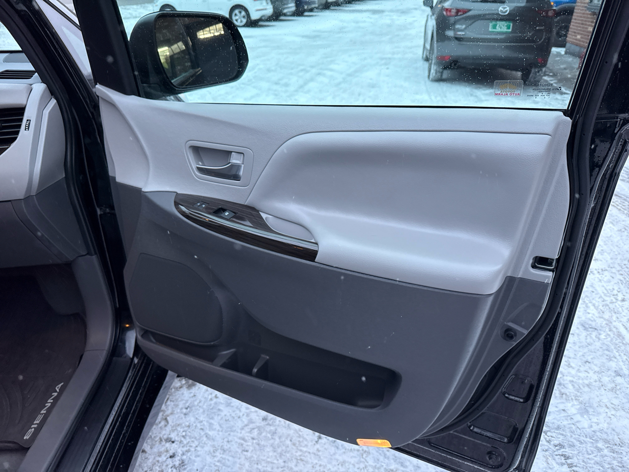 Toyota Sienna XLE 7-Passenger AWD 2020