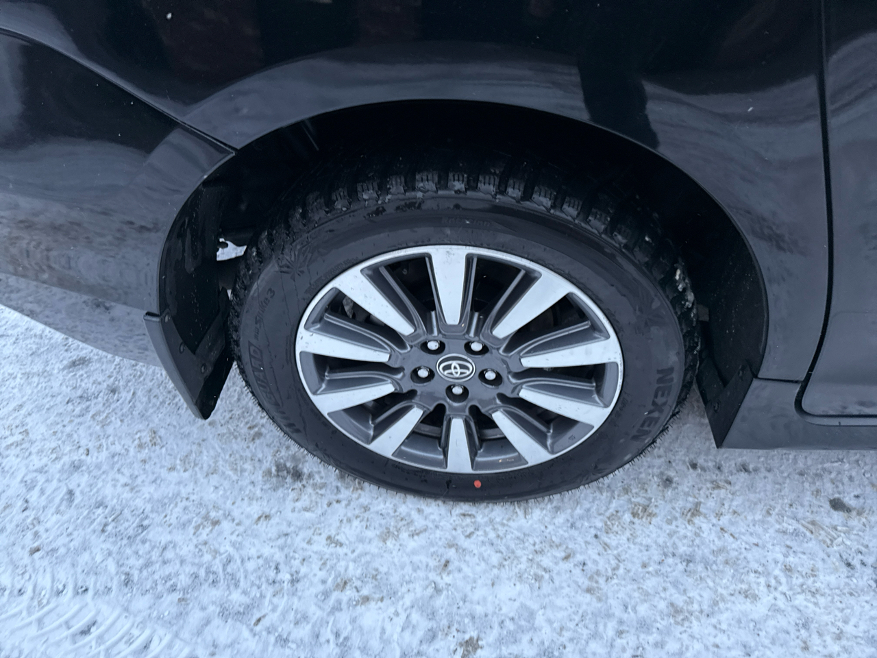 Toyota Sienna XLE 7-Passenger AWD 2020