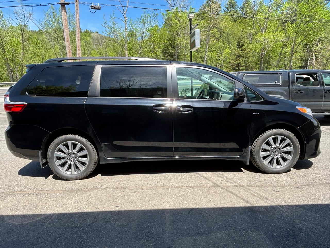 Toyota Sienna XLE 7-Passenger AWD 2020